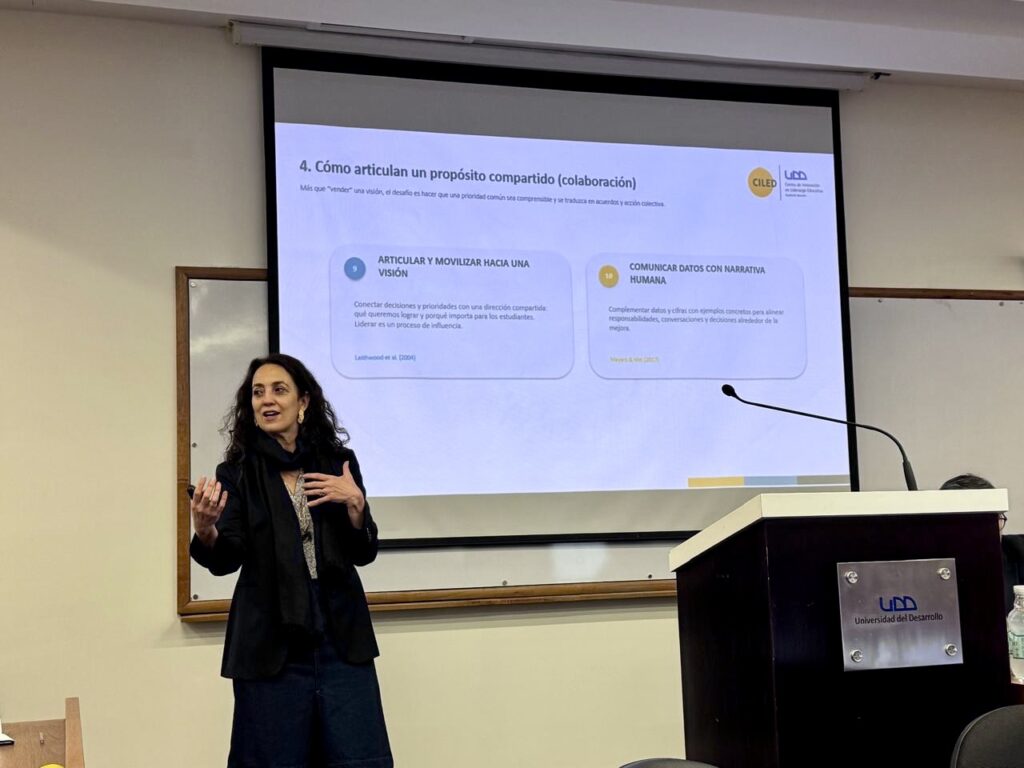 Soledad Ortúzar expone sobre cómo articular un propósito compartido durante el conversatorio.