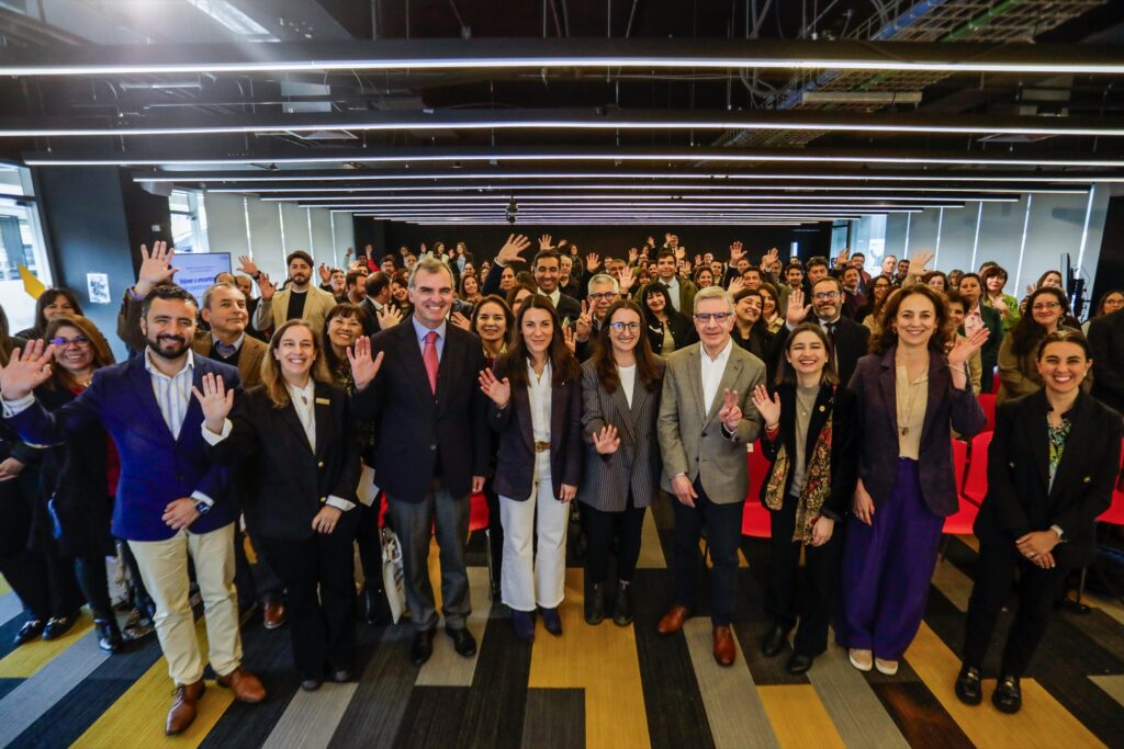 Equipos directivos y autoridades en el Primer Encuentro Presencial de Liceos Bicentenario de la Región Metropolitana.