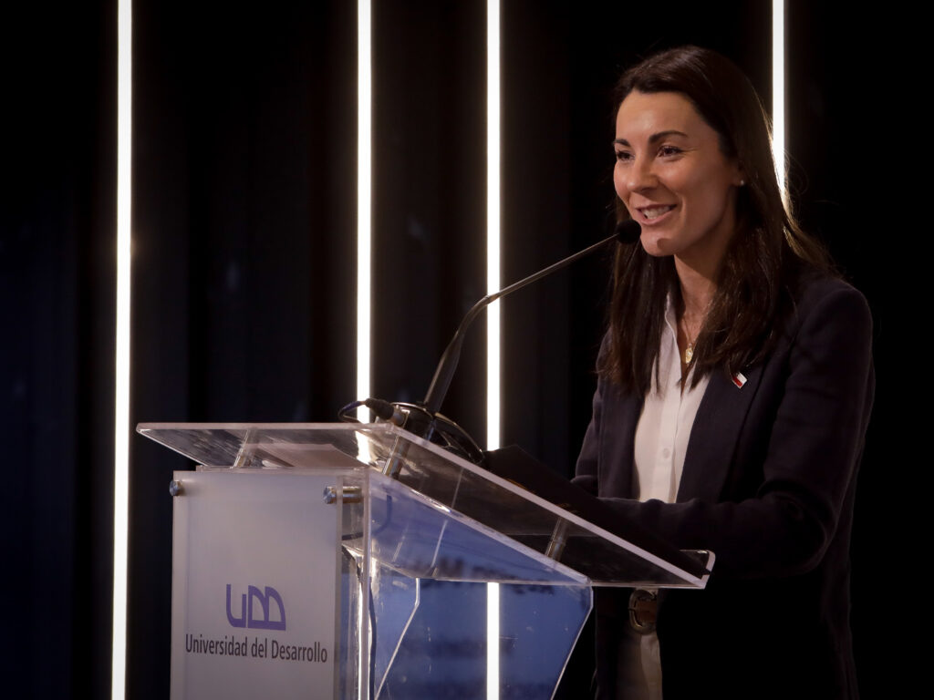 La ministra de Educación, María Paz Arzola, durante su intervención en el encuentro de Liceos Bicentenario.