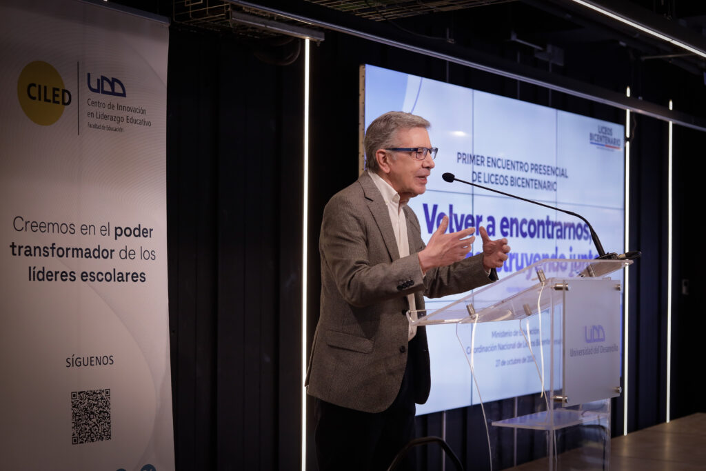 Joaquín Lavín interviene en el encuentro de Liceos Bicentenario de la Región Metropolitana.